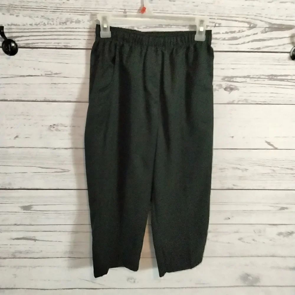 NWT: "Rebecca Malone" woman's cropped pants